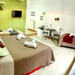 Arthouse Termini בית הארחה 4*