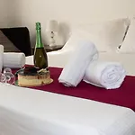 Arthouse Termini בית הארחה 4*